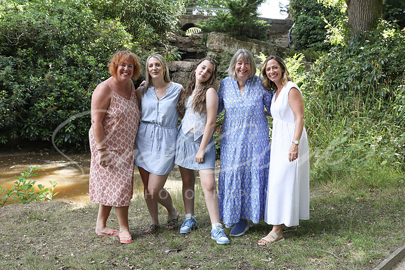 CarolineWFamily25-64