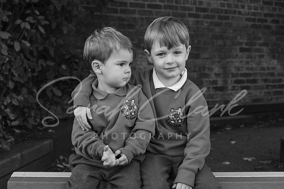 ShalfordSiblings25-35