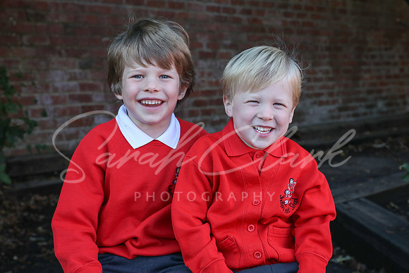 ShalfordSiblingsAutumn26-32
