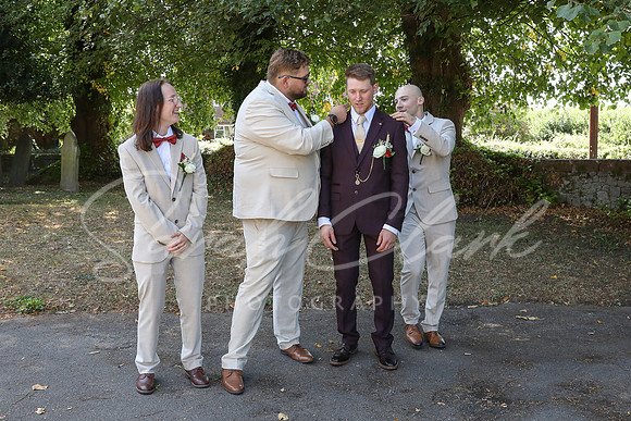 KirstyDomWedding26-77