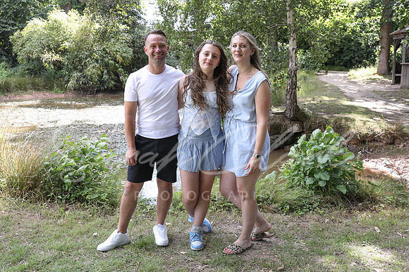 CarolineWFamily25-125