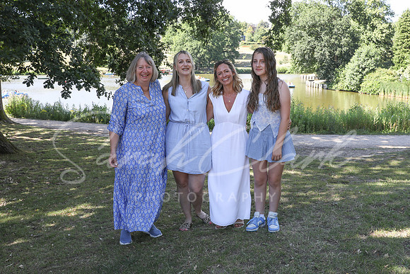 CarolineWFamily25-26