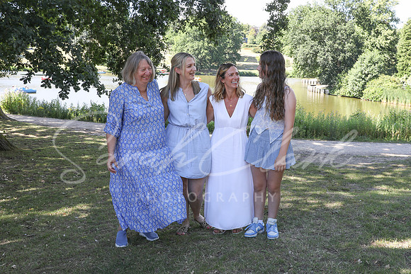 CarolineWFamily25-23