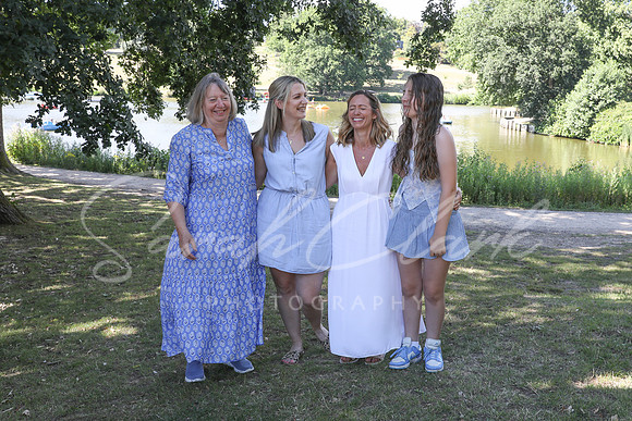 CarolineWFamily25-21
